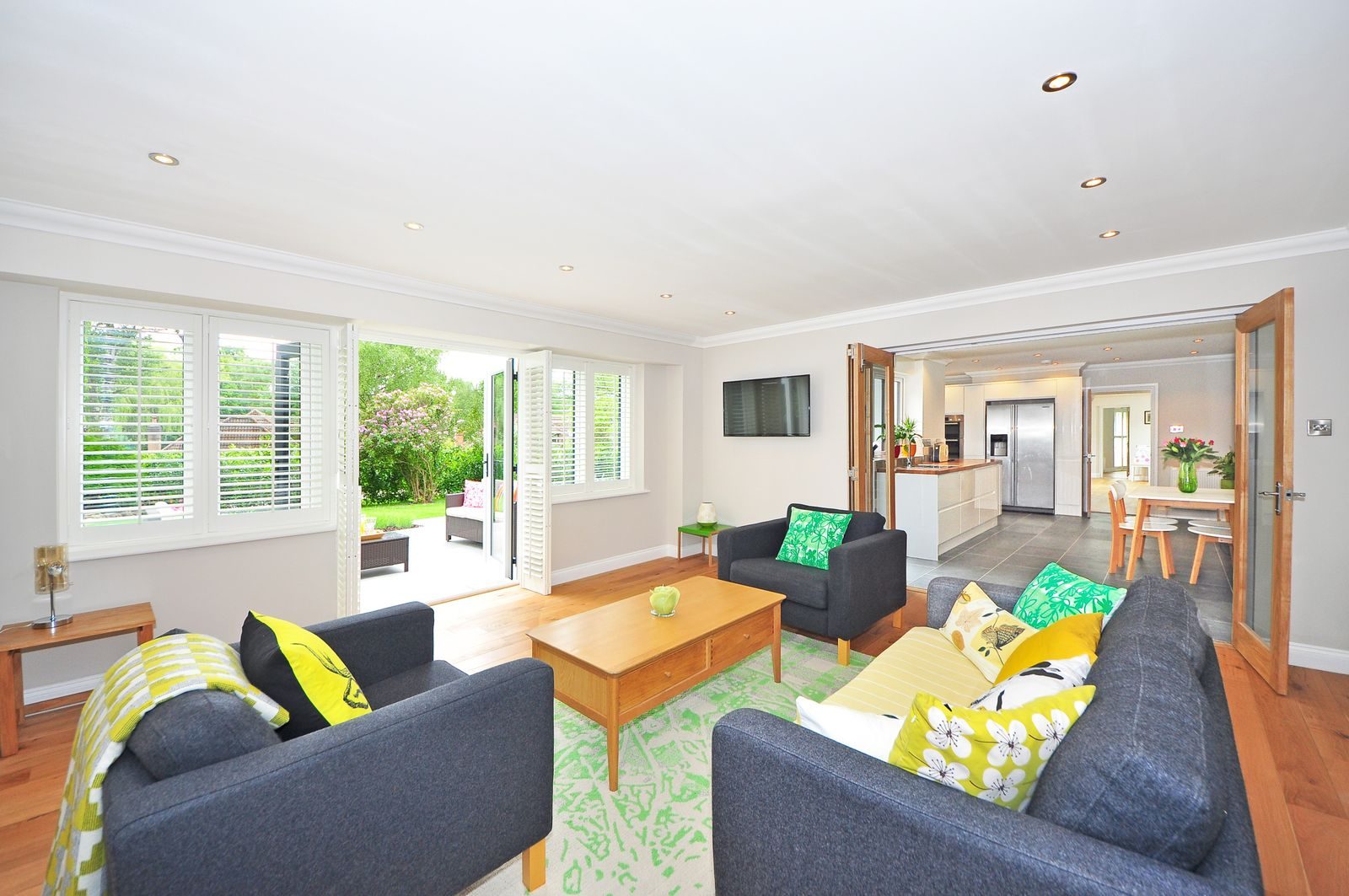 Bright, clean living room in a Santa Clarita home